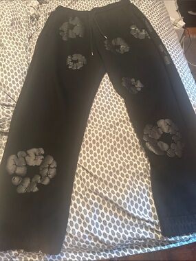 Black denim tears sweatpants comfortable XL in Men’s but it fits like a L and M